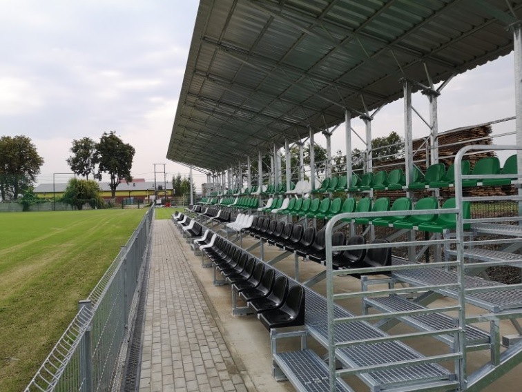 Kryté a nekryté tribuny